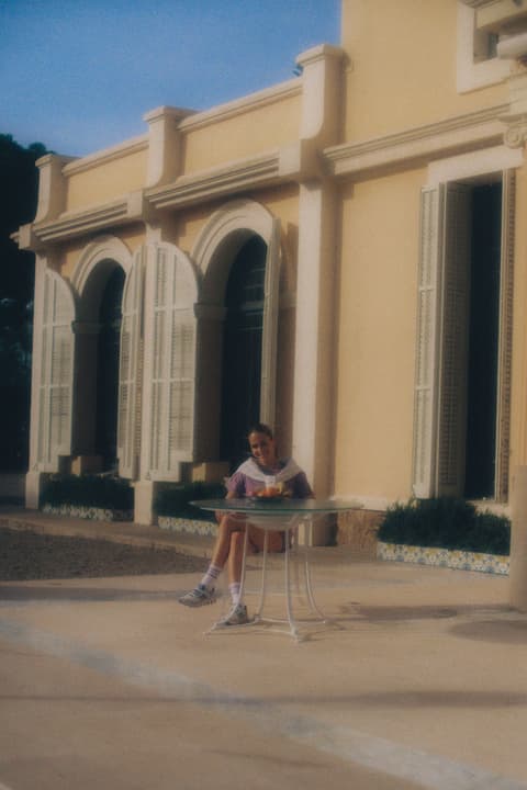 MODEL TENIS